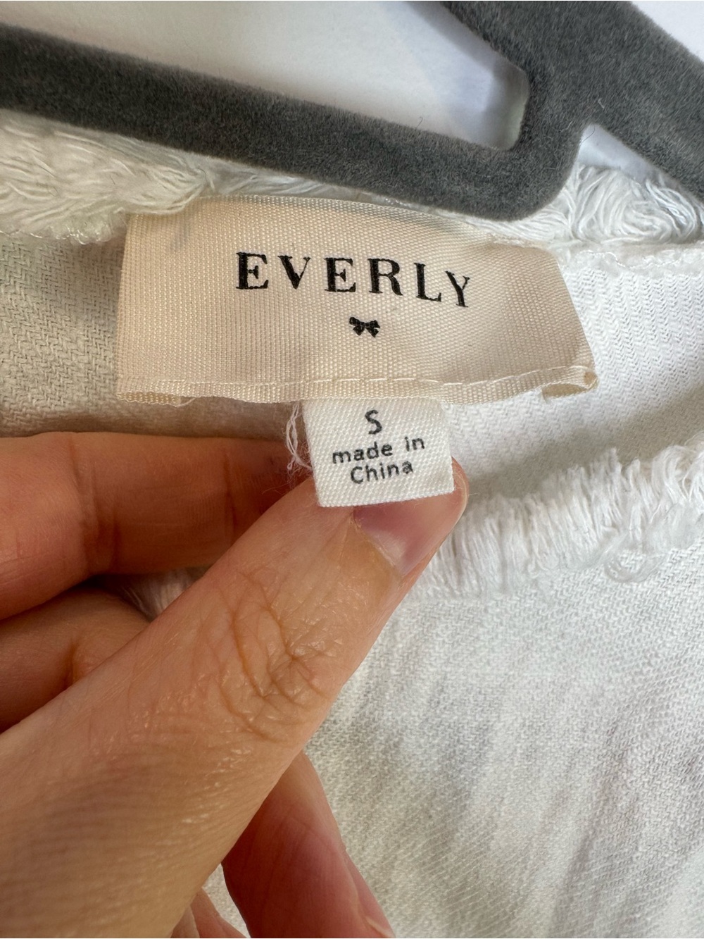 Everly White Short-Sleeve Frayed-Trim Linen Top - Picture 3 of 7